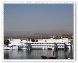 City Palace at Lake Pichola, Udaipur Travel Package